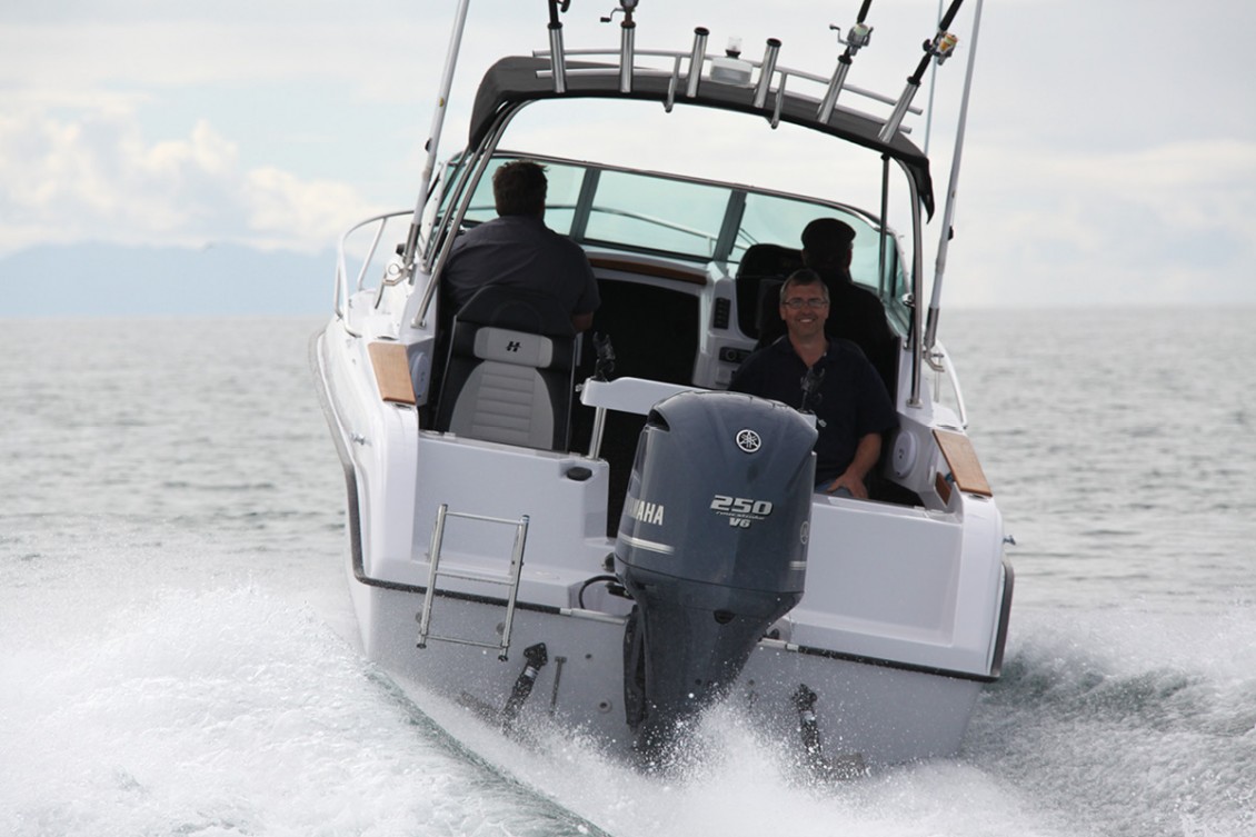 Longitudinal “strakes” provide lift and throw spray away from the boat – keeping the deck dry | Haines Hunter