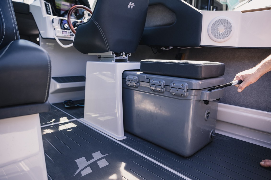 Spec your Haines with deluxe back-to-back seats or with Icey-Tek chilly bin | REDHOT Marine