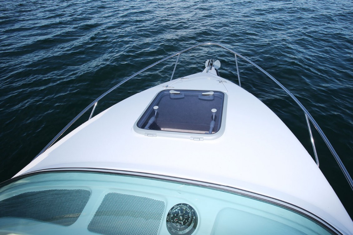 For'ard hatch for easy access to the bow | REDHOT Marine